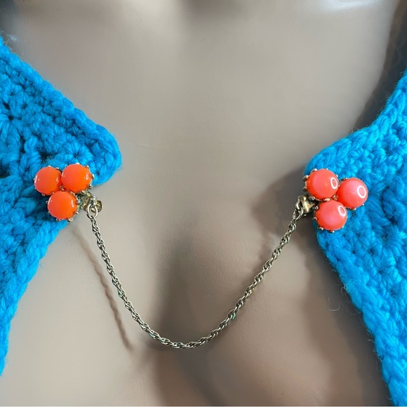 Jewelry - Vintage sweater clip coral colored flower chain retro sweater guard cardigan